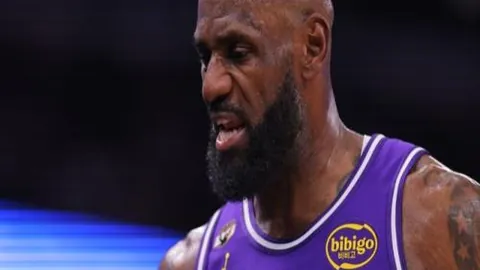 刘璇单臂旋转惊艳世界，体操女神风华绝代